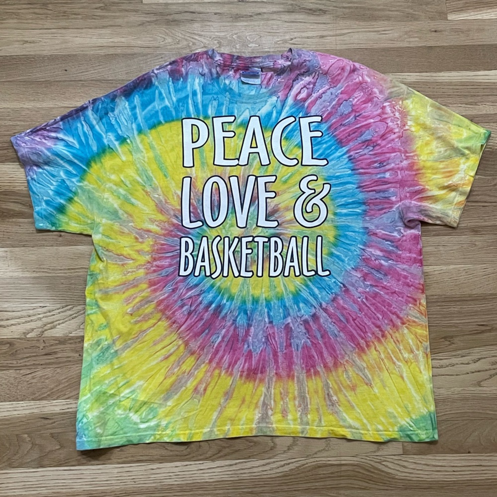 Hanes Multicolor Peace, Love & Basketball size XL